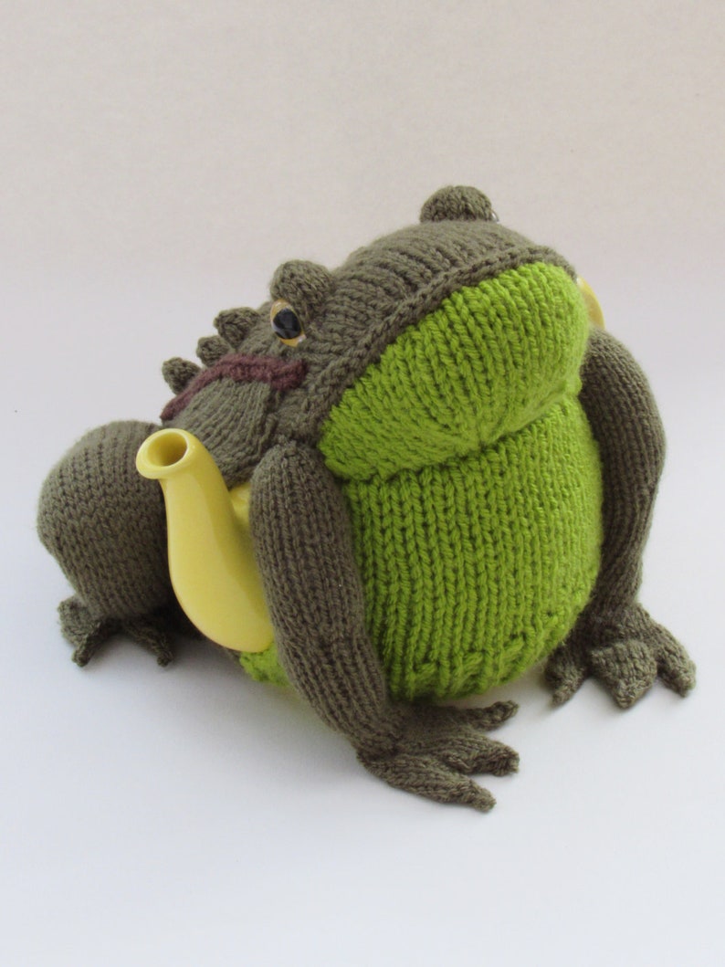 Frog Tea Cosy Knitting Pattern image 3