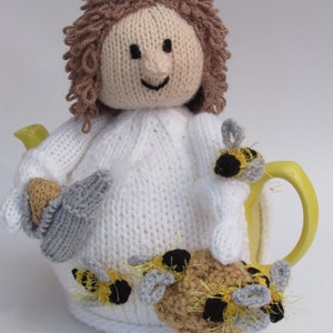 Beekeeper Tea Cosy Knitting Pattern image 2