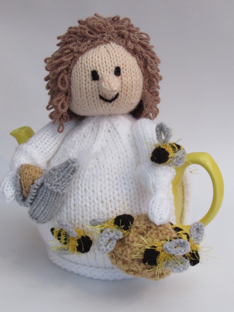 Beekeeper Tea Cosy Knitting Pattern image 2