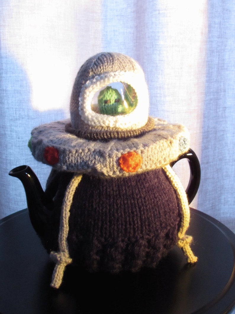 Alien Spaceship Tea Cosy Knitting Pattern image 10