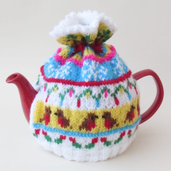 Fair Isle Jingle Bells Christmas Tea Cozy Knitting Pattern pour tricoter cette couverture de théière inspirée de la saison des fêtes avec des cloches de traîneau