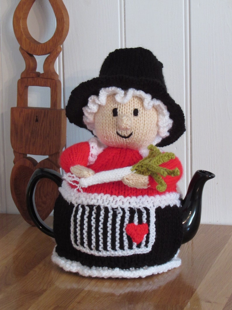 Welsh Lady Tea Cosy Knitting Pattern image 2