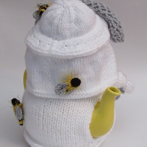 Beekeeper Tea Cosy Knitting Pattern image 9