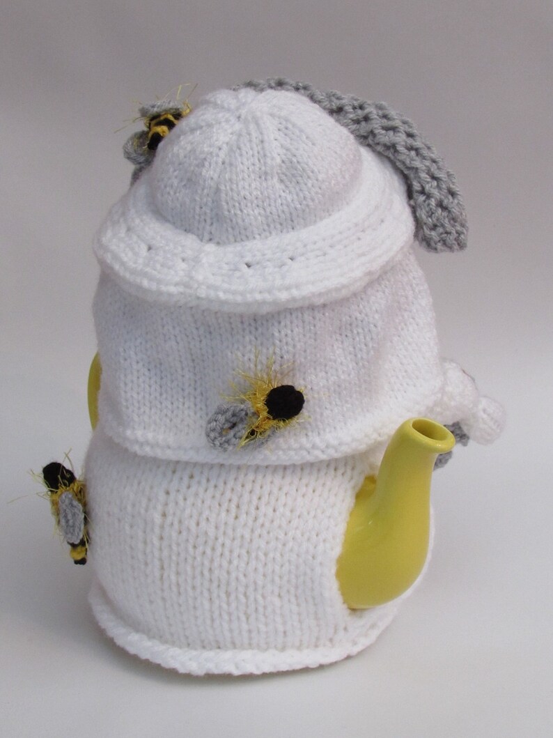 Beekeeper Tea Cosy Knitting Pattern image 9