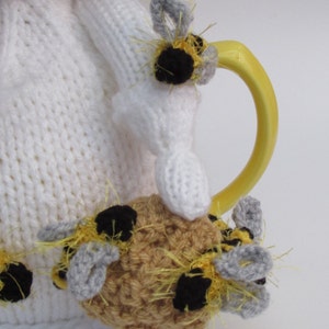 Beekeeper Tea Cosy Knitting Pattern image 4
