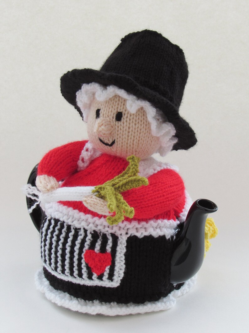 Welsh Lady Tea Cosy Knitting Pattern image 6