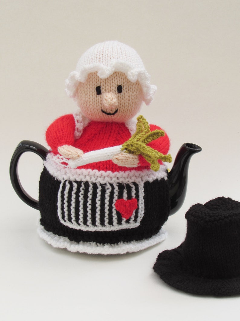 Welsh Lady Tea Cosy Knitting Pattern image 5