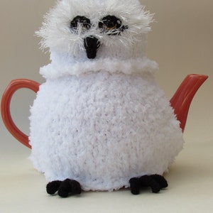 Snowy Owl Tea Cosy Knitting Pattern