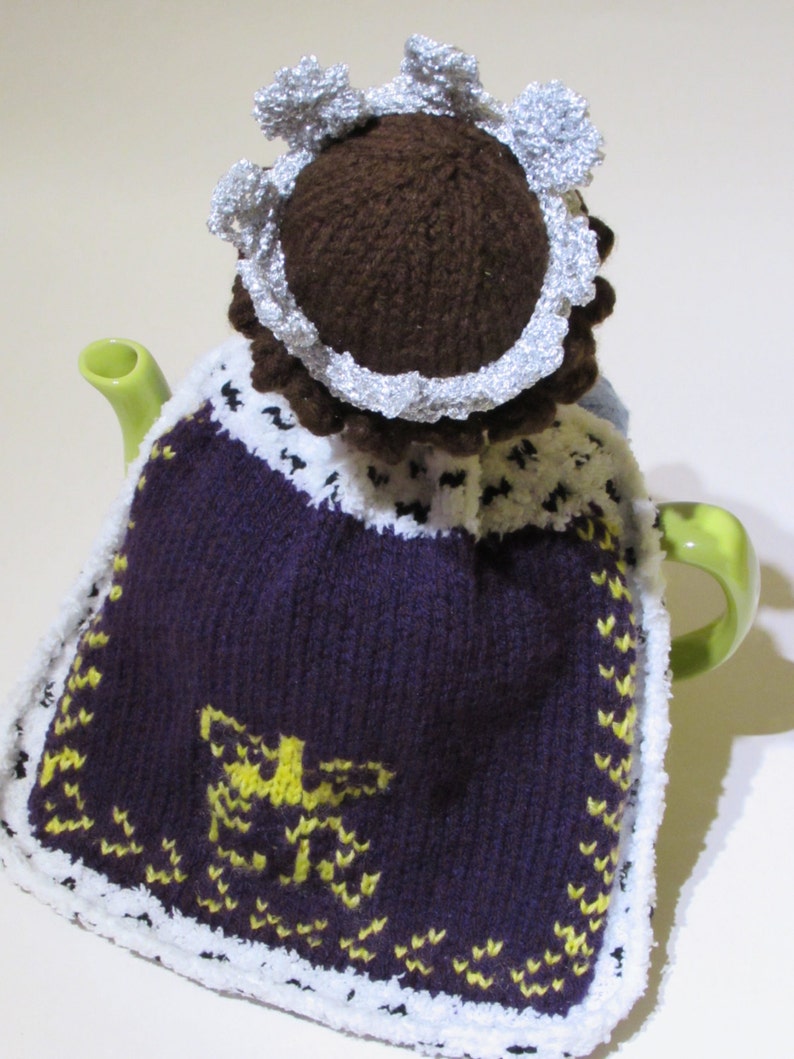Her Majesty The Queen Tea Cosy Knitting Pattern image 5