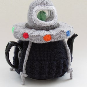 Alien Spaceship Tea Cosy Knitting Pattern image 9