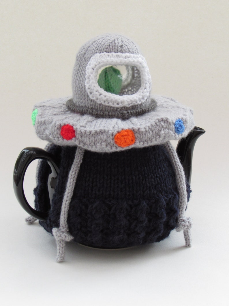 Alien Spaceship Tea Cosy Knitting Pattern image 9