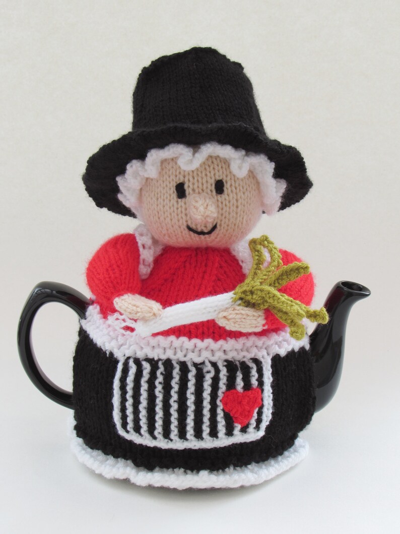 Welsh Lady Tea Cosy Knitting Pattern image 8