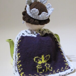 Her Majesty The Queen Tea Cosy Knitting Pattern image 3