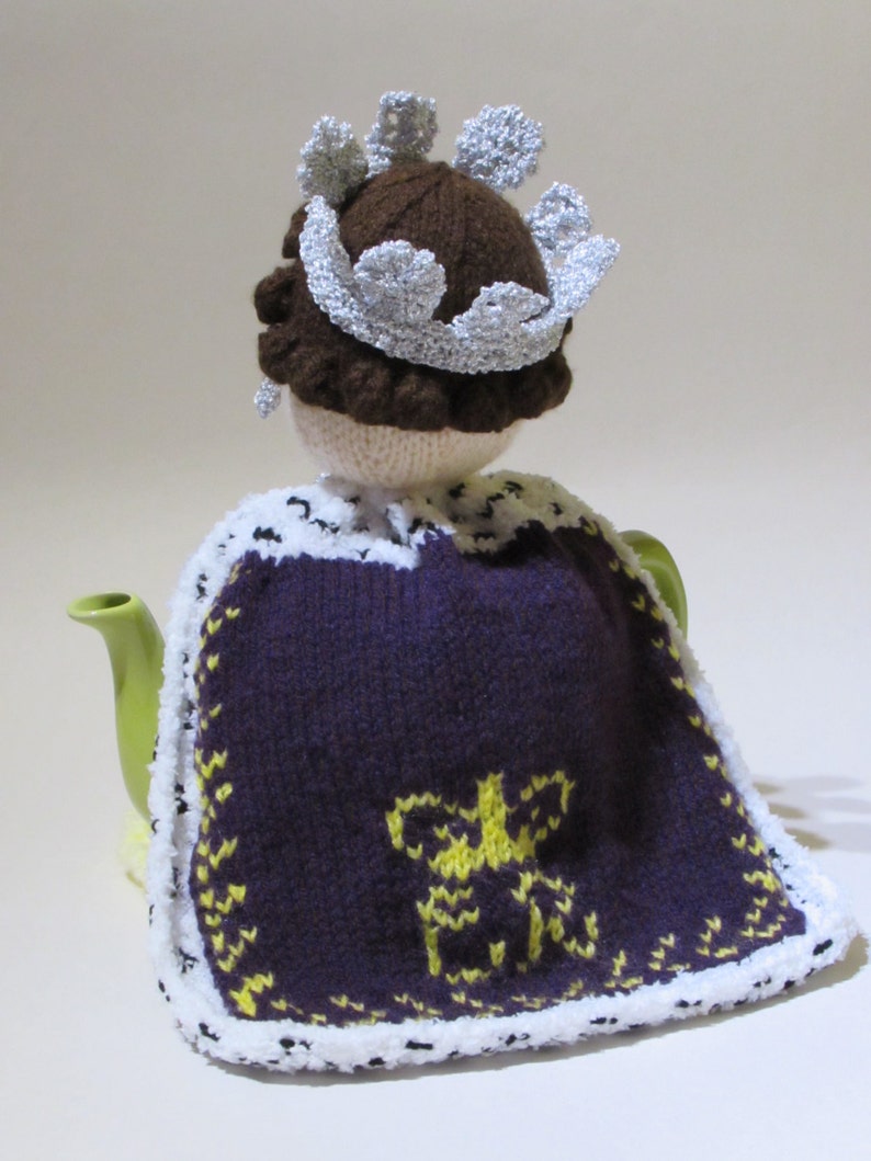 Her Majesty The Queen Tea Cosy Knitting Pattern image 3