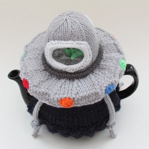 Alien Spaceship Tea Cosy Knitting Pattern image 4