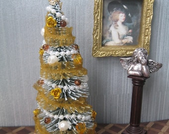 Miniature Christmas tree with gifts for dollhouses in gold and white