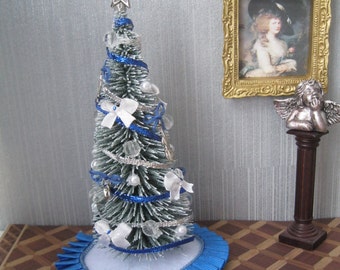 Beautiful miniature Christmas tree for dollhouses