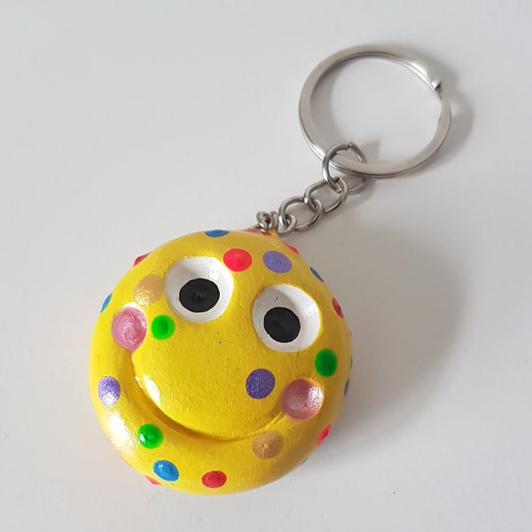 Pocket Smiling Face I'm Happy keyring - whimsical  clay pocket token charm of happiness & positivity, pocket hug keepsake token, yellow.