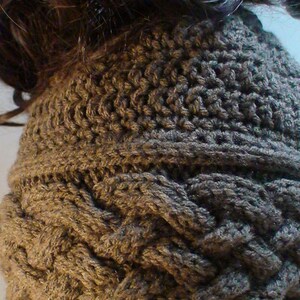 Cable Messy bun hat Pattern image 2