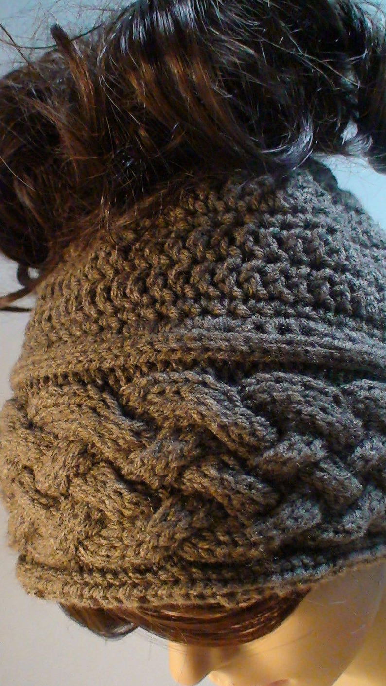 Cable Messy bun hat Pattern image 2