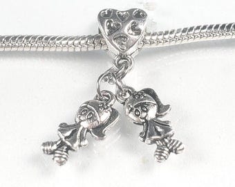 Breloque fille, breloque deux filles, breloque jumeau, breloque soeur, breloque enfant enfant, breloque européenne - Convient pour un créateur et un bracelet à breloques européen