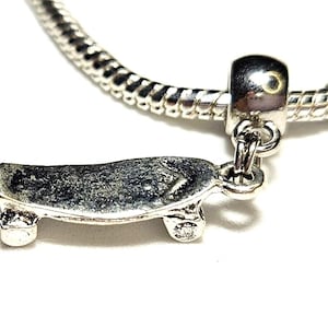 Breloque skateboard, breloque pendentif, breloque skateboard 3D, pendentif skateboard, breloque skateboard - Convient à tous les bracelets de créateurs et européens