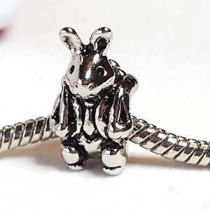 Osterhase Charm, Osterhase Charm, niedlicher Hase Charm, Korb mit Ostereiern, passend für Designer Bettelarmband & Bettelarmband