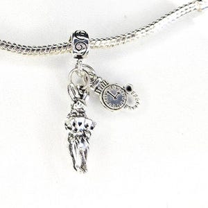 3D weißes Kaninchen, Spielkarten Charme, Taschenuhr Charme, Alice Charme, Wunderland Charme, passt alle Designer und europäischen Bettelarmband
