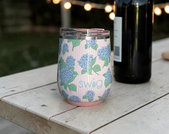 Brand New! Swig Insulated 12oz Wine Tumbler in Hydrangea Print -  Stainless steel- Personalize - Perfect gift for any wine lover!