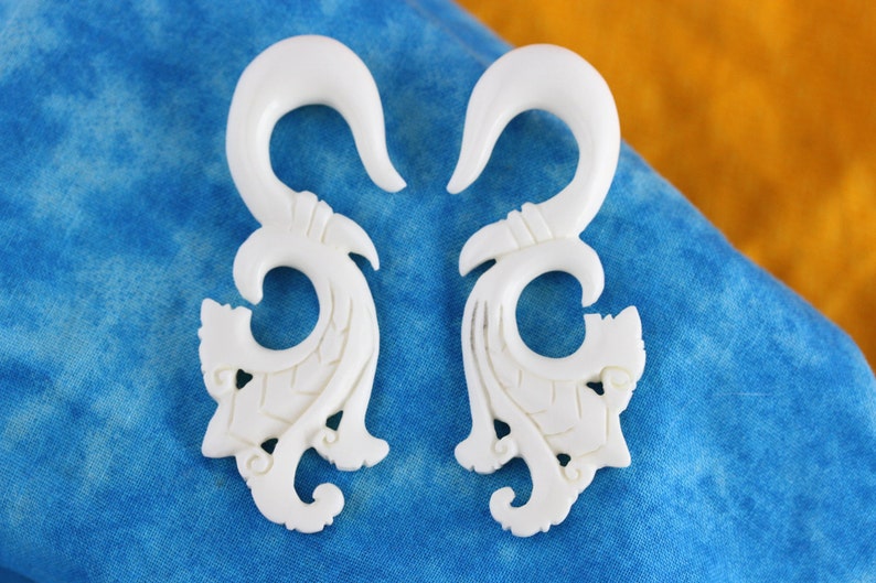 0 gauge bone earring 8 mm gauged white Bone earring 8mm Stretching Whit Bone Earrings Handcrafted white gauge earring C020