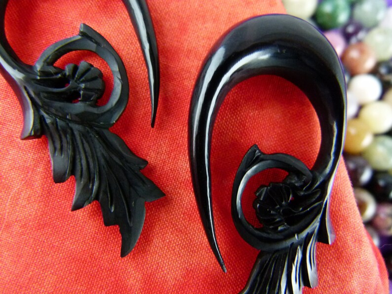 Pair 10 mm 00 Gauge Horn Handcrafted 10mm Horn Stretch your ear B003 00g Blooming Lotus Horn Stretching Earring Hangers