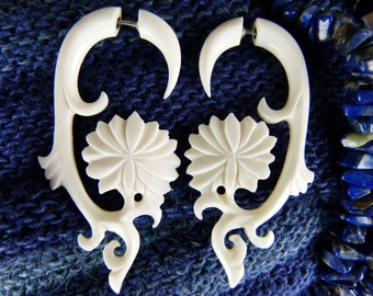 Fake gauge Bone White Lotus Flower Earrings -  Bone looks like gauged White Lotus Earrings - For regular pierced ears - White Earrings *C031