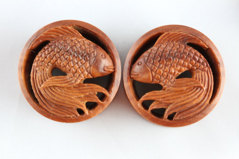 8mm 30mm one pair Koi Fish Tunnels PA39 Carved Koi Fish Plugs Ear Tunnels hand carved from sawo wood