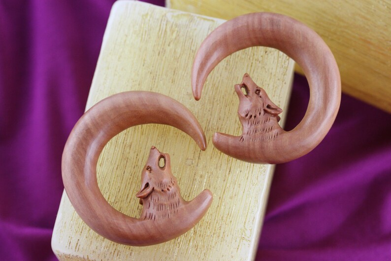 Wolf Stretch Plug Earring 13 mm Hand Carved 1/2 Stretching Gauge 1/2 Plug Earrings 13mm Hand Carved Wolf Plug Hangers A057 image 3