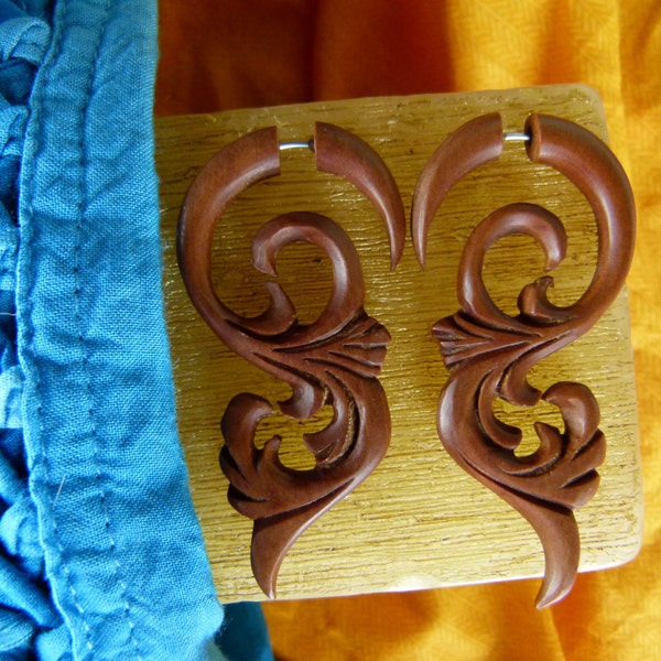 Fake Gauge wood earrings -  Hand carved gauge looking earring for regular pierced ears - brown wood fake ear stretch - Wood earring - A021