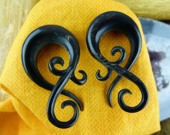 Black Twisting Stretch Horn Earrings (Pair) - B014
