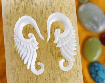 8mm Bone White Winged Earrings 0 gauge -  Bone 8 mm 0 gauged White Plug Earrings - 8mm Bone Earrings - Gauged Carved Earrings *C025