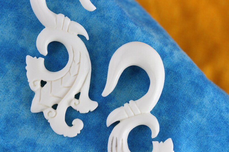 0 gauge bone earring 8 mm gauged white Bone earring 8mm Stretching Whit Bone Earrings Handcrafted white gauge earring C020