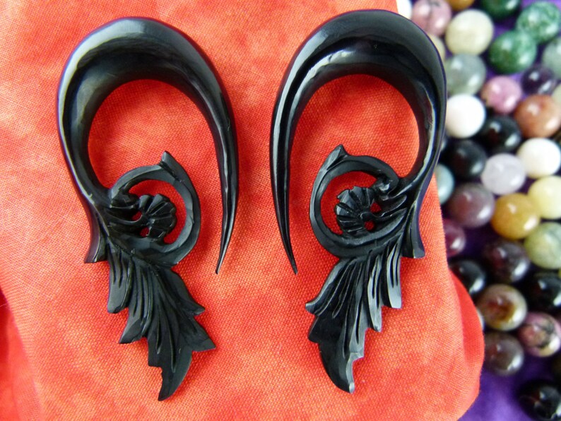 Pair 10 mm 00 Gauge Horn Handcrafted 10mm Horn Stretch your ear B003 00g Blooming Lotus Horn Stretching Earring Hangers
