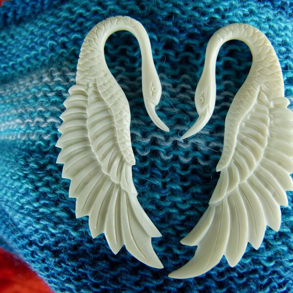 White Swan Stretch Earrings 3mm -  Bone 3 mm 8 gauge Swan Plug Earrings - 8g Bone White Swan Earrings - White Gauge Earrings *C030