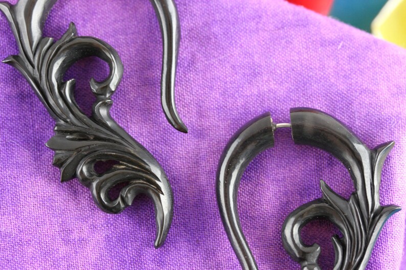 Caved Horn fake stretch ear plugs Fake Gauged Plugs Horn Hanging Earrings Fake Gauge Fake Stretched ears fake stretching ear *B039