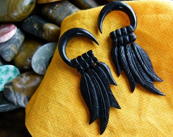 Horn Black Feather Earrings 6 mm 2 Gauge Horn - Hand crafted 6mm Recycled Horn Plug Stretch Earring - Feather B027