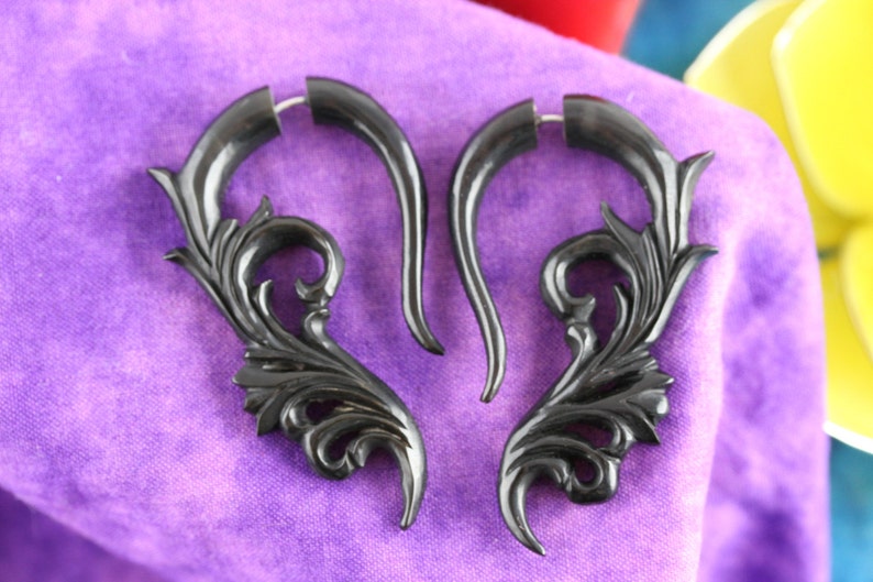 Caved Horn fake stretch ear plugs Fake Gauged Plugs Horn Hanging Earrings Fake Gauge Fake Stretched ears fake stretching ear *B039