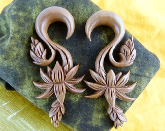 00 gauge Growing Flower Wood Earrings 10 mm - 10mm 00g Stretching Gauged Earrings -  Wood 00 gauge Hand Carved Flower Stretch Earrings -A025