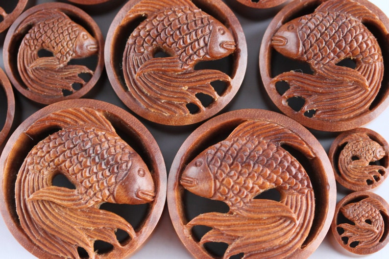 8mm 30mm one pair Koi Fish Tunnels PA39 Carved Koi Fish Plugs Ear Tunnels hand carved from sawo wood