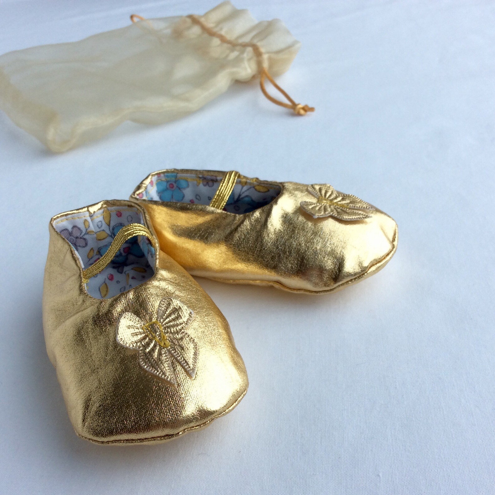 newborn baby girl shoes,gold baby shoes,baby wedding clothes,special occasion baby clothes,baby ballet slippers,baby showergift,