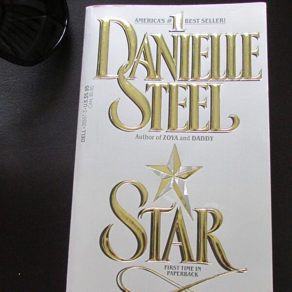 STAR by Danielle Steel Vintage Paperback Book 1989 - Excellent Condition