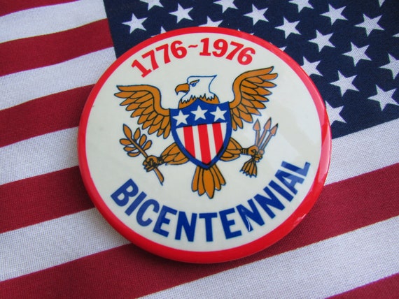 Vintage 1976 BICENTENNIAL United States of America Patriotic Pin Badge Button 