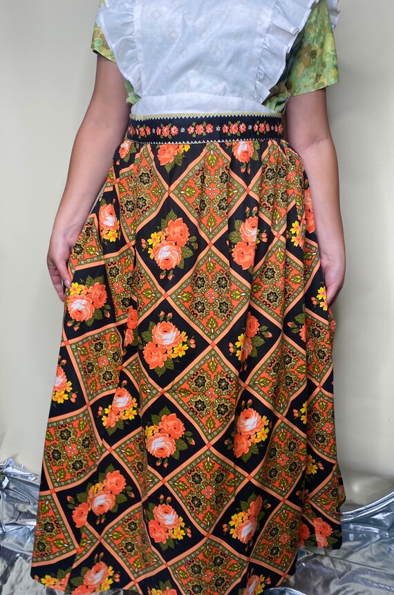 1970s floral Apron - image 2