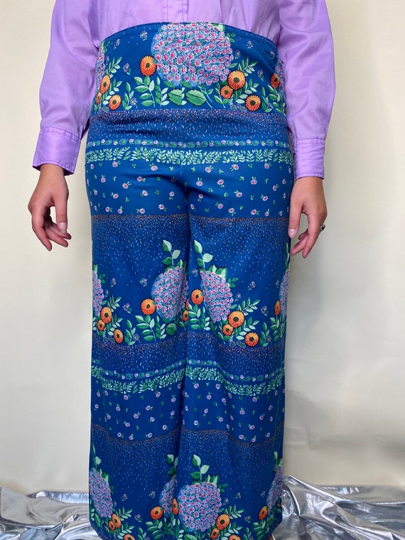 1970s Palazzo Floral Pants - image 3